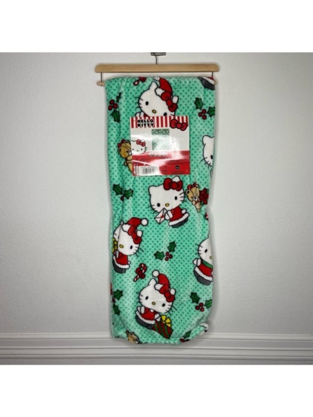 Hello Kitty Green Christmas 100% Polyester Throw Blanket NWT